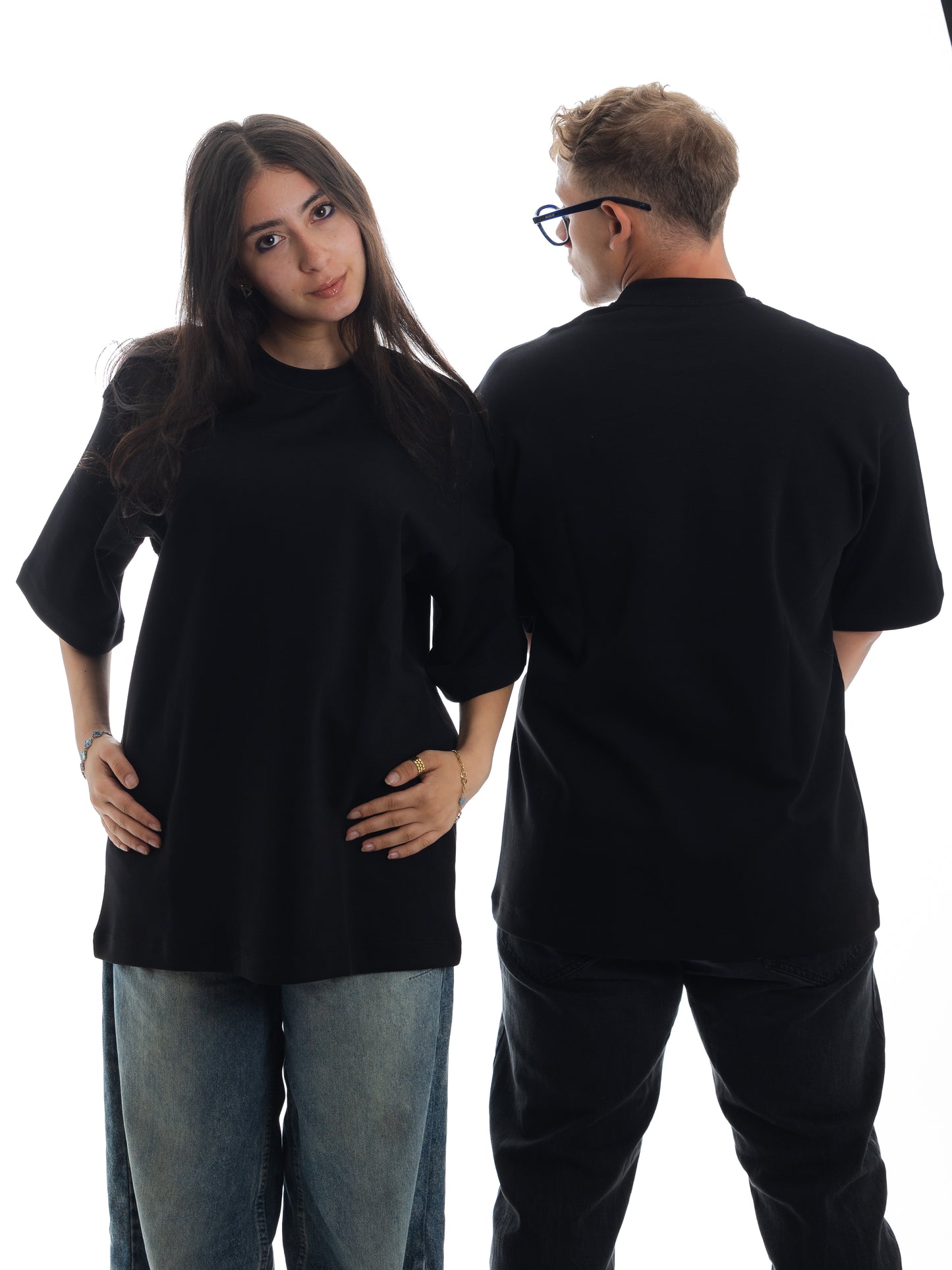 Basic black. Unisex Oversized Tee
